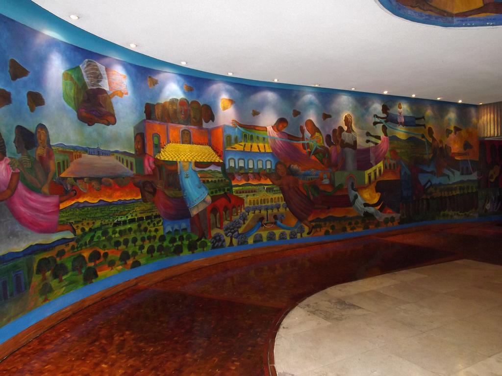 Hotel Royal Pedregal Città del Messico Esterno foto Mural by the artist at the Taj Mahal Palace, Mumbai
