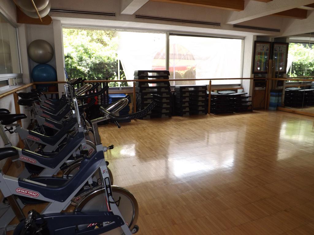 Hotel Royal Pedregal Città del Messico Esterno foto The gym at the school