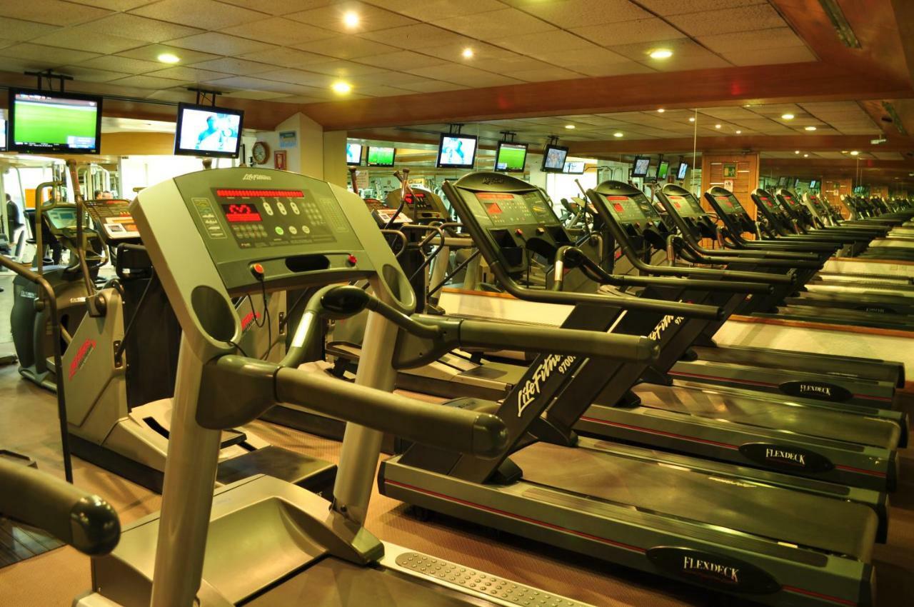Hotel Royal Pedregal Città del Messico Esterno foto A row of treadmills
